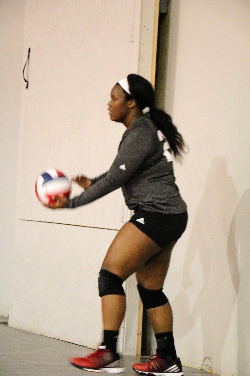 SainAsylum's tweet photo. My big girl looking like she's already in #FullTimeBeast mode
#MemphisVolleyballAcademy
#StillPuttingBootsToBooties
#ItsClobberingTime https://t.co/Ue9LvPLsNf