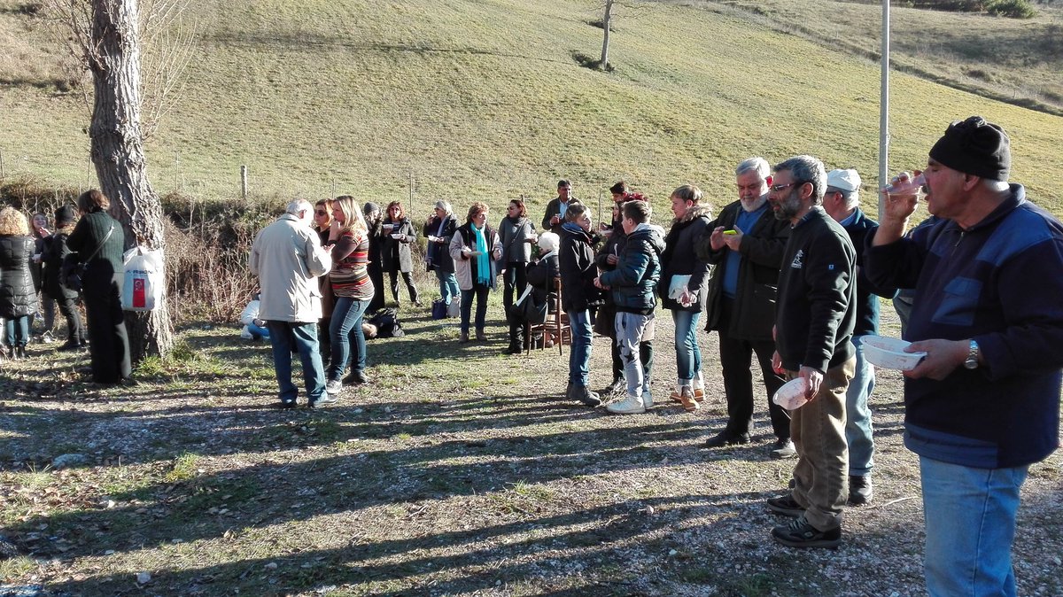 GabrieleLibianc's tweet photo. @SOS_SantEutizio @Carne_italiana questa è la comunità di #Piedivalle di #Preci durante una delle più antiche tradizioni i #fauni #focaraccio https://t.co/b7ImxFwT28