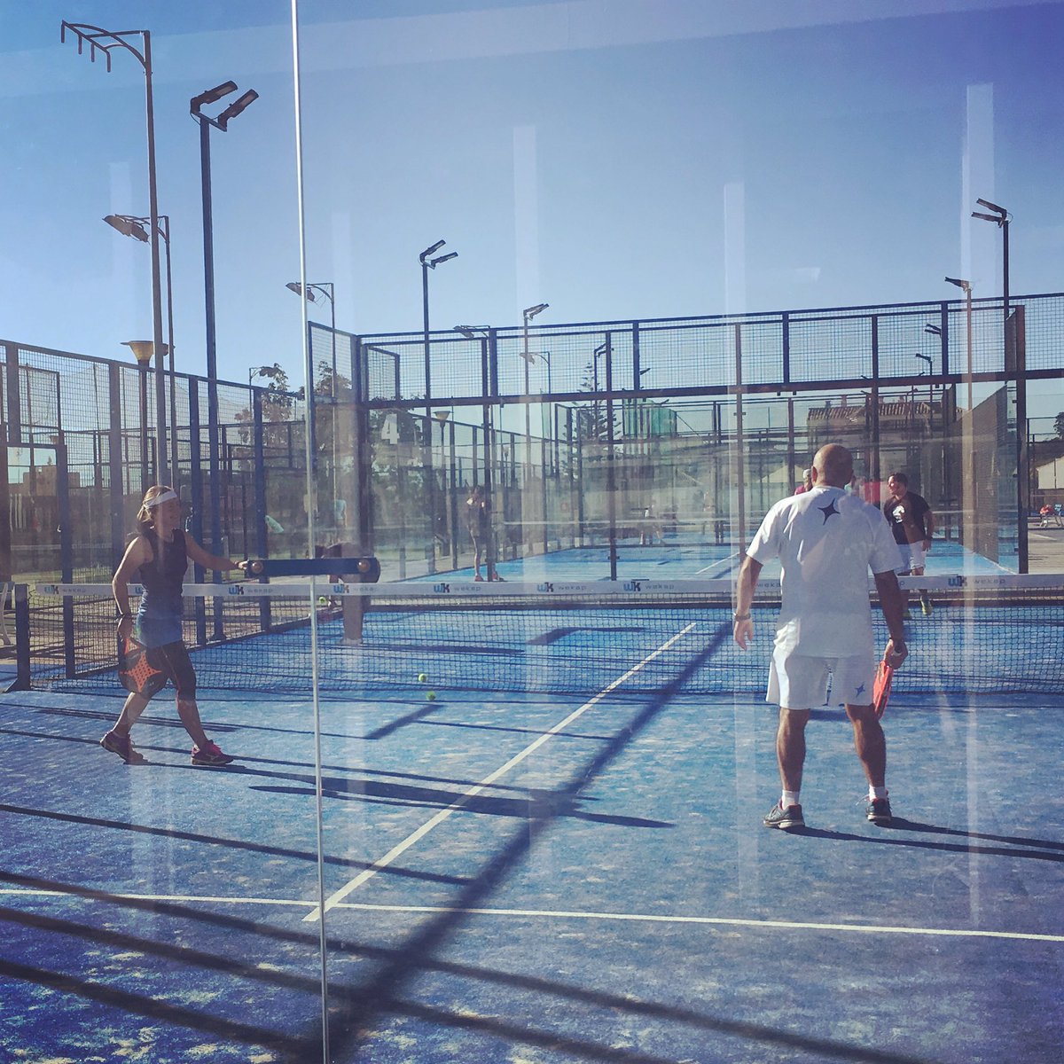 saborapadel1's tweet photo. Así pasamos la mañana, nada más y nada menos que en compañía de @navarrocarolina ¡Gracias por tu visita! #fuengirola #padel #sports #spain https://t.co/cqxI1PQ3iv