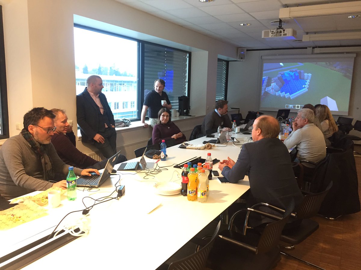 Another great day with how to use #Minecraft in the classroom, with #MIEExpert 😀 <a href="/ImmersiveMind/">Stephen Reid</a> is amazing 👏🏻💃🏻#msftedu <a href="/MSUtdanning/">Microsoft utdanning</a>