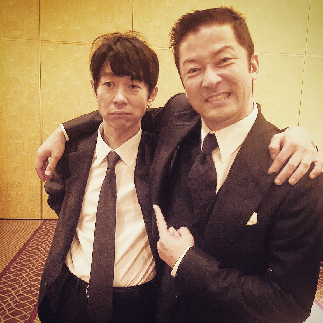 浅野忠信 加瀬亮とのツーショット披露 スーツ姿に 待ってました の声 Abema Times