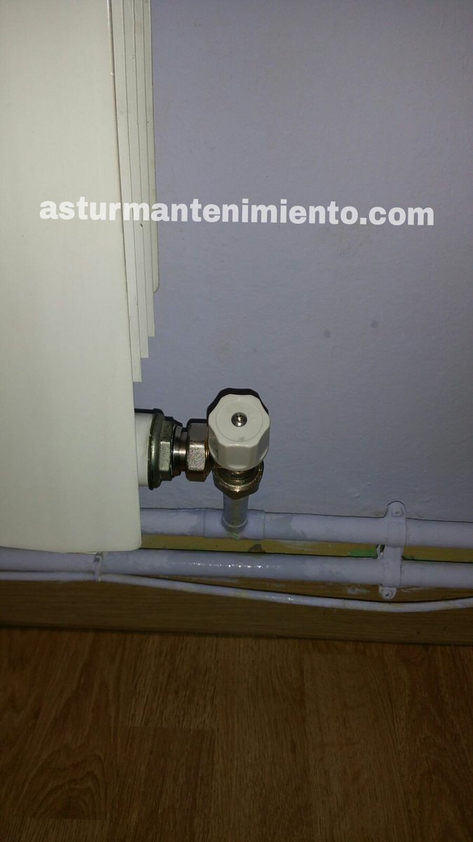 TecMantenimient's tweet photo. Sustitución de llave y detentor de escuadra del radiador.
https://t.co/lVs4tl2TGX https://t.co/aitvpRmPjH