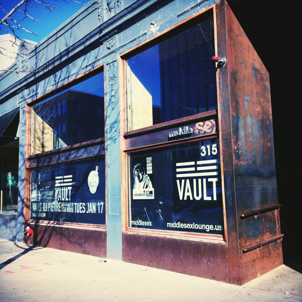 ⚡️VAULT is TONIGHT⚡️ with <a href="/djpierreacid/">djpierreacid</a> 9PM at <a href="/middlesexlounge/">middlesex lounge</a> and <a href="/AFROACID/">AFRO ACID</a> <a href="/WildPiTcH/">WildPiTcH UndRGrounD</a> crew <a href="/DJBrendonLee/">DJ Brendon Lee</a> <a href="/byoosik/">Byoosik (now BEYUN)</a> represent #deepNdark