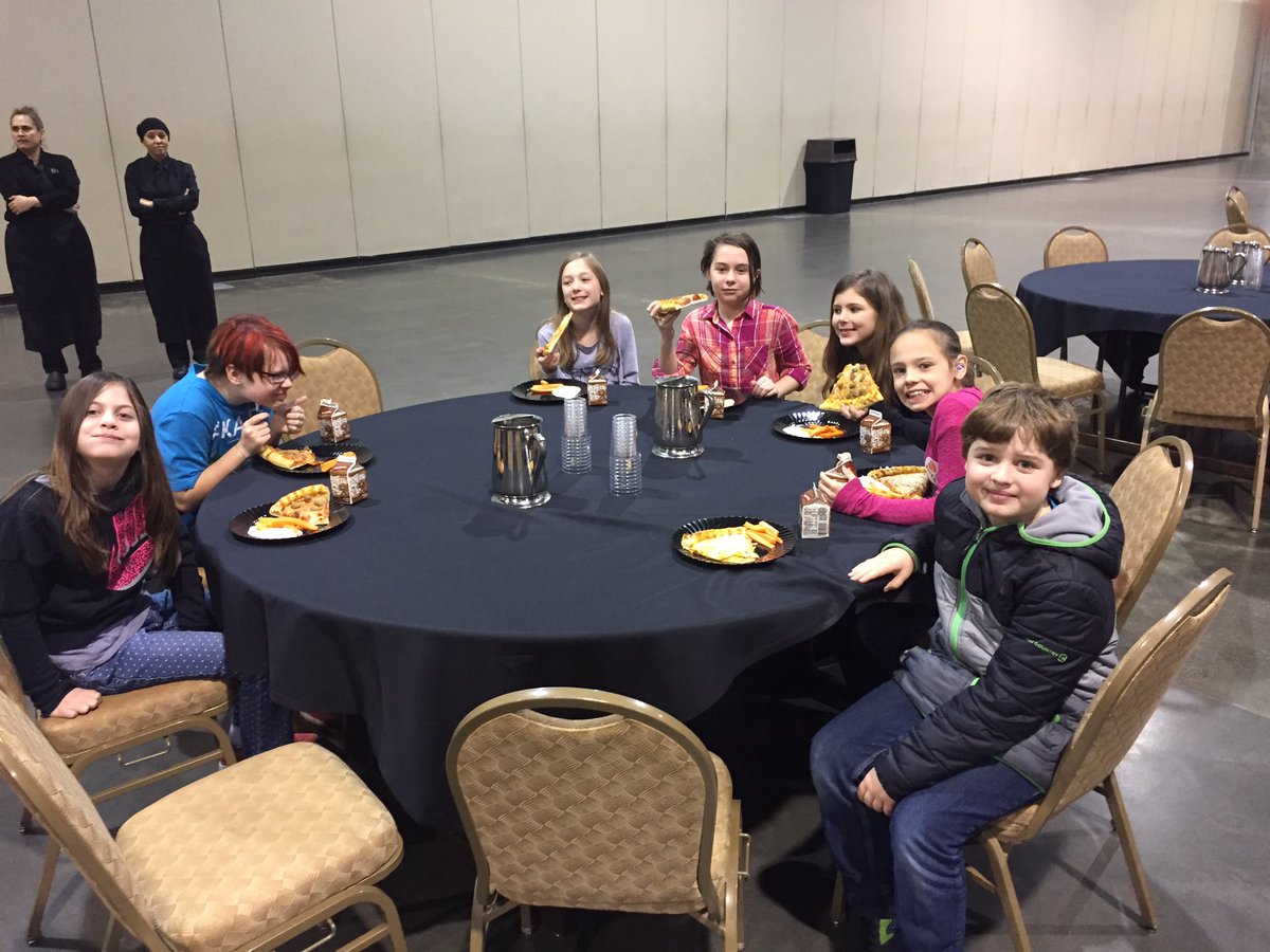 Mrs_Vohland's tweet photo. Enjoying our slices of pizza 🍕 and carrots 🥕 after learning about where our food comes from #sliceofag https://t.co/sT9slBAqrn
