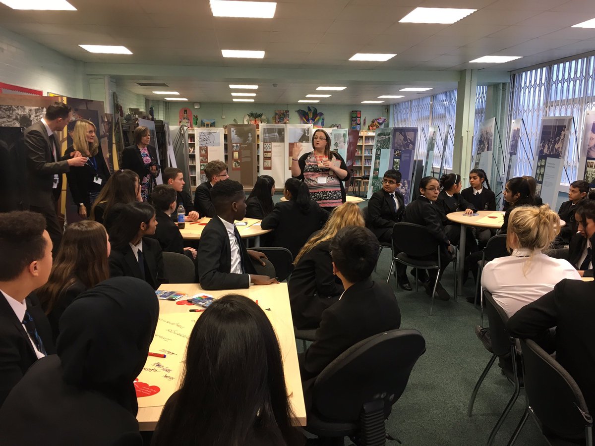 LearnCollect's tweet photo. What a pleasure to visit @HollyHallTweet and work with @AnneFrankTrust and a fantastic group of young people! Nice school with a good vibe! https://t.co/Jq7mN6YeHN