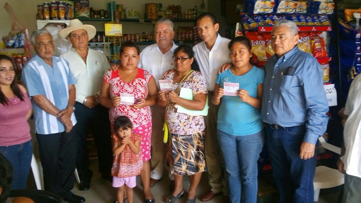 CDI_Tab's tweet photo. Asiste @YucerPG a la apertura de punto venta @Liconsa y entrega de credenciales a beneficiarias en tienda @Diconsa_MX Sanmarkanda Nacajuca https://t.co/cFMR0IjMUM