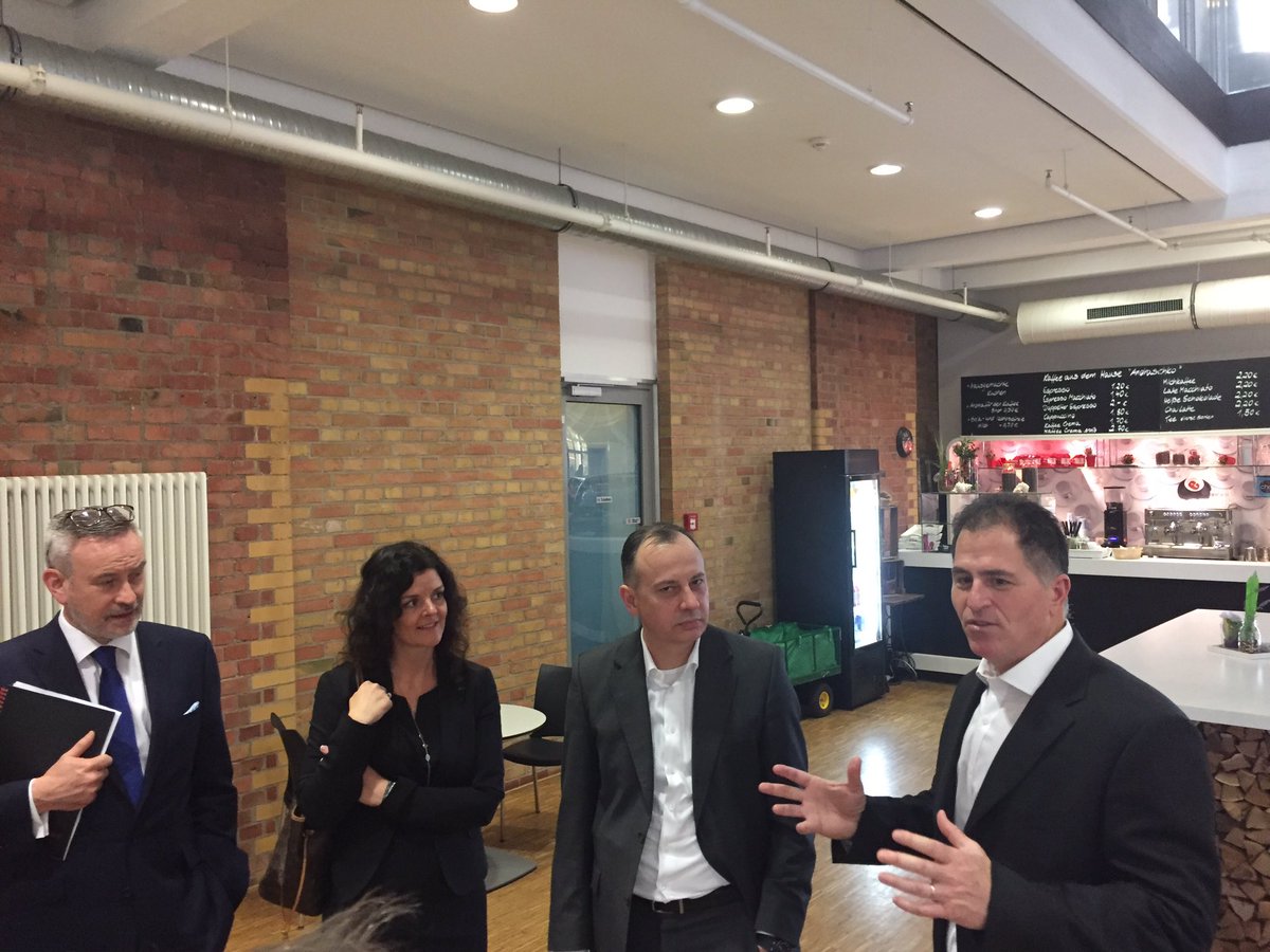 DinkoEror's tweet photo. Great Collaboration: VW Group, #DellEMC #Pivotal. VW CIO Dr. Hofmann &amp; #DellTechnologies CEO @MichaelDell visiting our common lab in Berlin! https://t.co/q6YWO2SsNZ