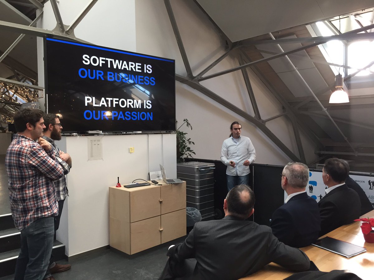 DinkoEror's tweet photo. Great Collaboration: VW Group, #DellEMC #Pivotal. VW CIO Dr. Hofmann &amp; #DellTechnologies CEO @MichaelDell visiting our common lab in Berlin! https://t.co/q6YWO2SsNZ