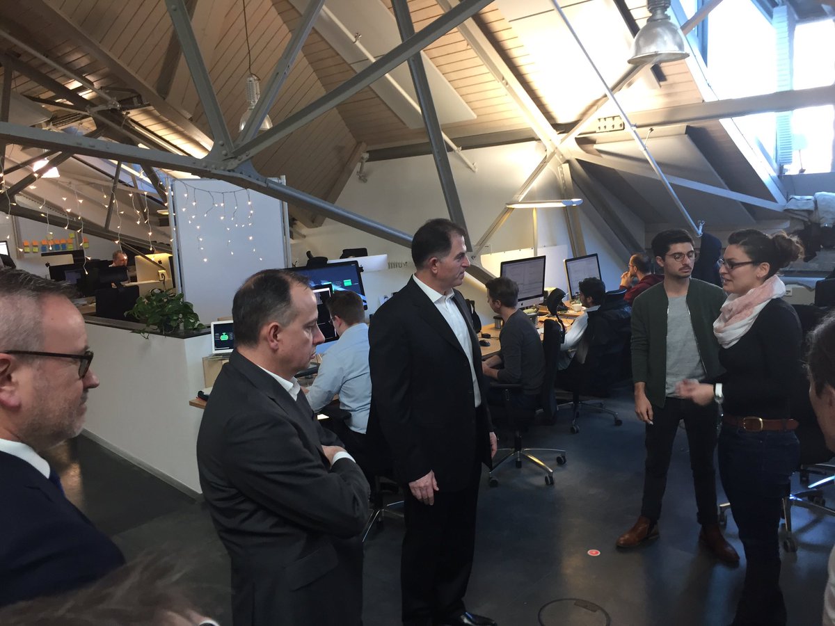 DinkoEror's tweet photo. Great Collaboration: VW Group, #DellEMC #Pivotal. VW CIO Dr. Hofmann &amp; #DellTechnologies CEO @MichaelDell visiting our common lab in Berlin! https://t.co/q6YWO2SsNZ
