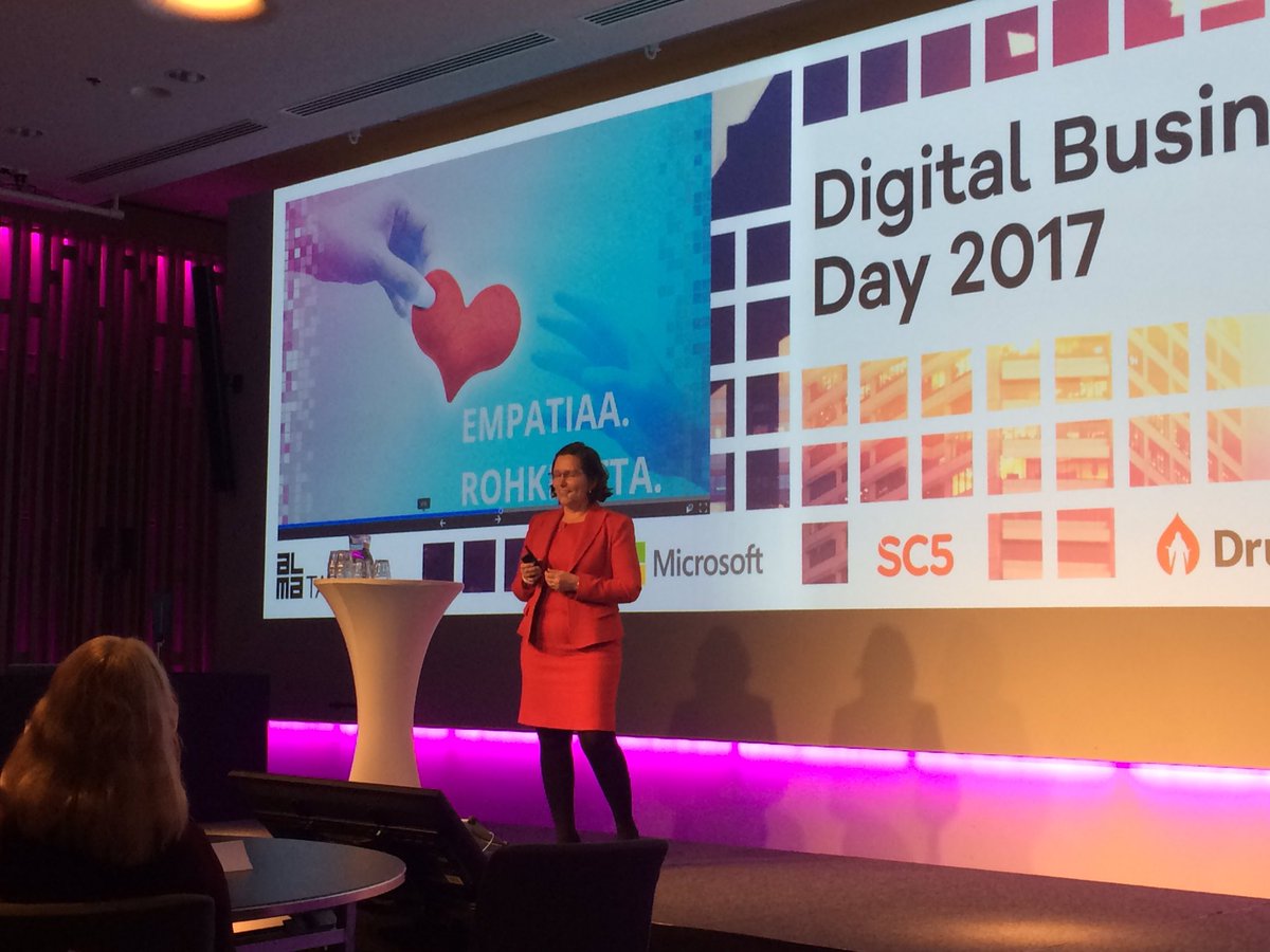 villemeloni's tweet photo. #digitalisaatio Tarvitaan myös empatiaa ja rohkeutta! @NinaNissila #dbdhki https://t.co/edWI0RVYkb
