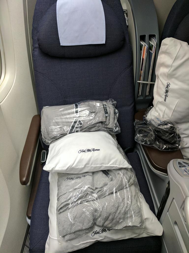 AJForsberg's tweet photo. #SaksFifthAvenue #comfyflight #UnitedBusinessFirst https://t.co/37UERvMidh