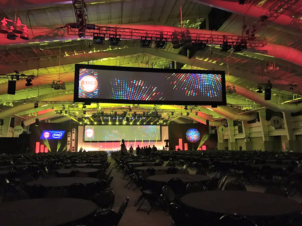 NRFBigShow's tweet photo. A view from the CEO of the @NewYorkFed and our #XRCFastTrack start the final day of #nrf17! https://t.co/aXNOKEgwo0