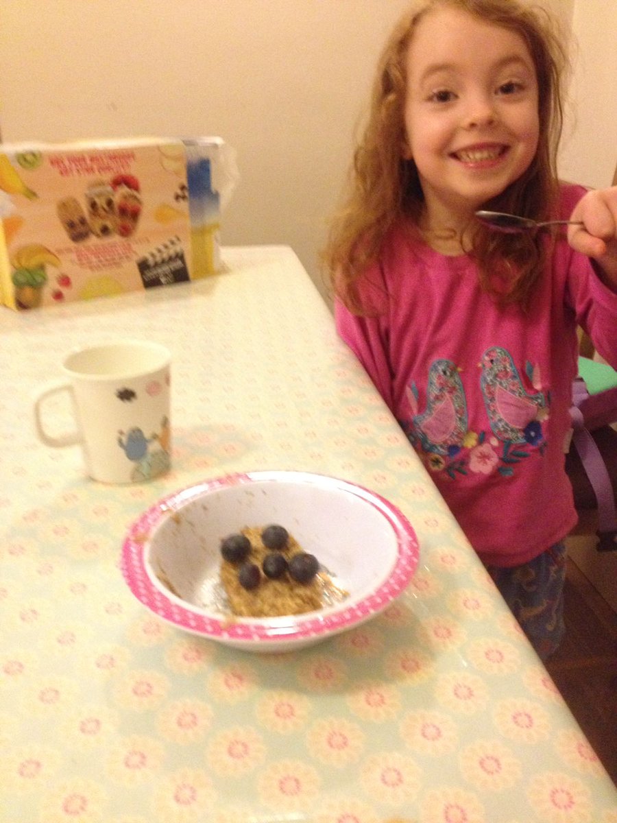 Johnsteelphoto's tweet photo. @yr1melthamce Daisy enjoyed her #helathybreakfast of Weetabix and blue berries #shakeupyourwakeup https://t.co/4zTzVq2nzr