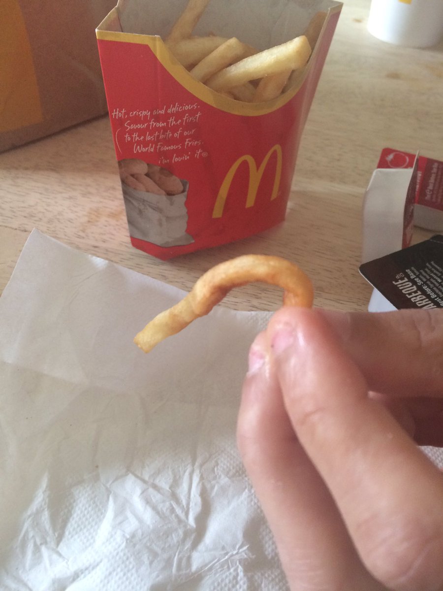 Hippy_Vintage's tweet photo. @McDonaldsUK I feel like your chip statement is a slight exaggeration, is this false advertising? These were not Hot, crispy or delicious https://t.co/xnDVhoX0Lz
