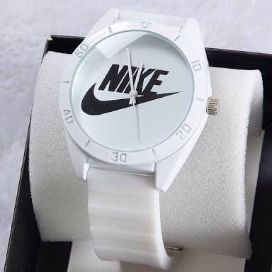 ストリートnike Nikeの時計 可愛いと思ったらrt Nike