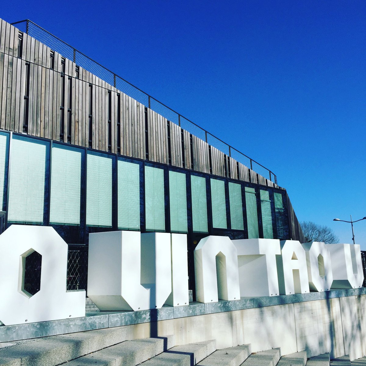 Cotebasquepeopl's tweet photo. Ciel admirablement bleu ce mardi Midi au centre de @VilleAnglet à la salle Quintaou qui est aussi brasserie recommandée par #guideideal 🙏☀💙👍 https://t.co/gqBKsn6rj3
