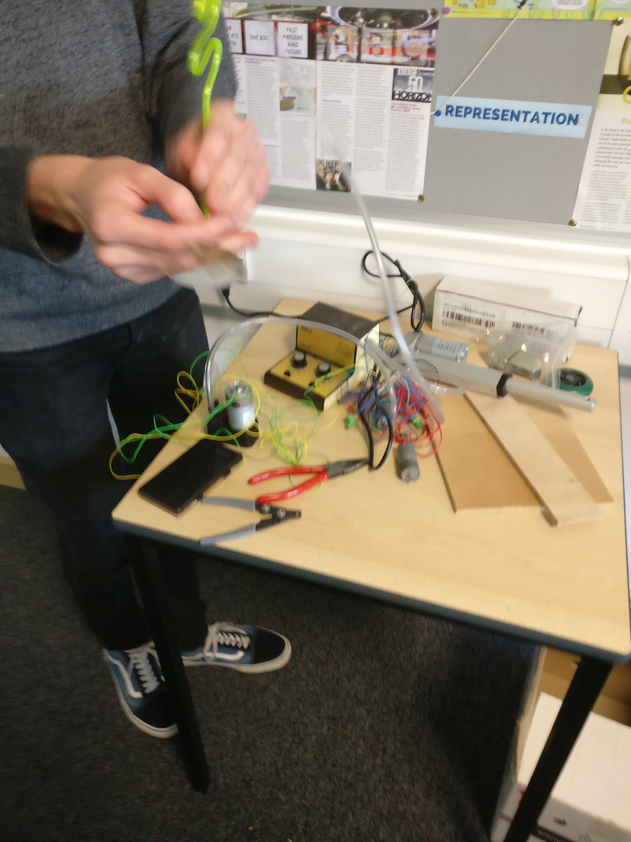 DesignAutoMecha's tweet image. Week 14: 
This week our focus was on the holding mechanism for the boxes, we have decided to use a suction pump so we have more control.