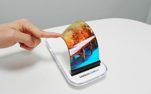 restermobile's tweet photo. Les smartphones pliables c'est pour cette année ! https://t.co/usuWGIDit7 https://t.co/S4kKDvvMjJ