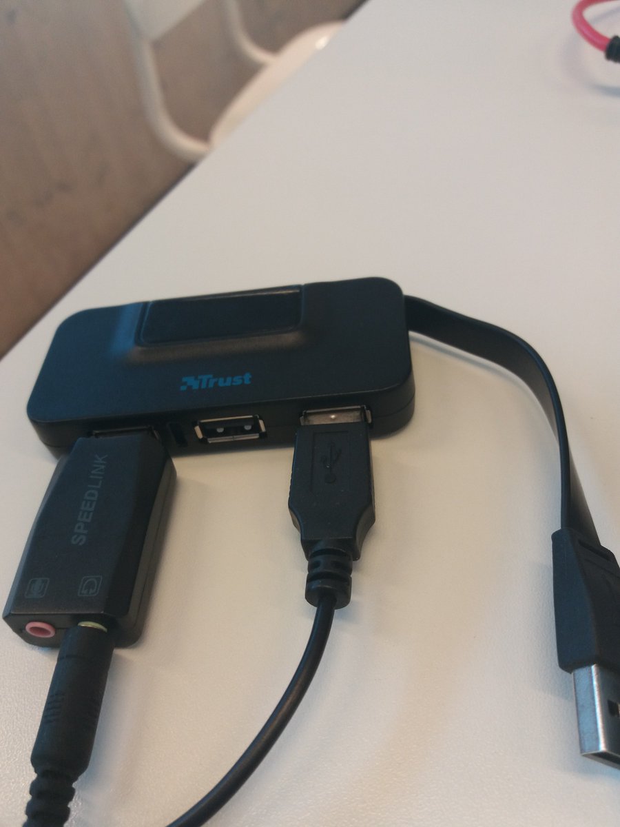dimandfuzz's tweet photo. @RowRocka same fucking problem with this trash! https://t.co/gerNS4DnE3