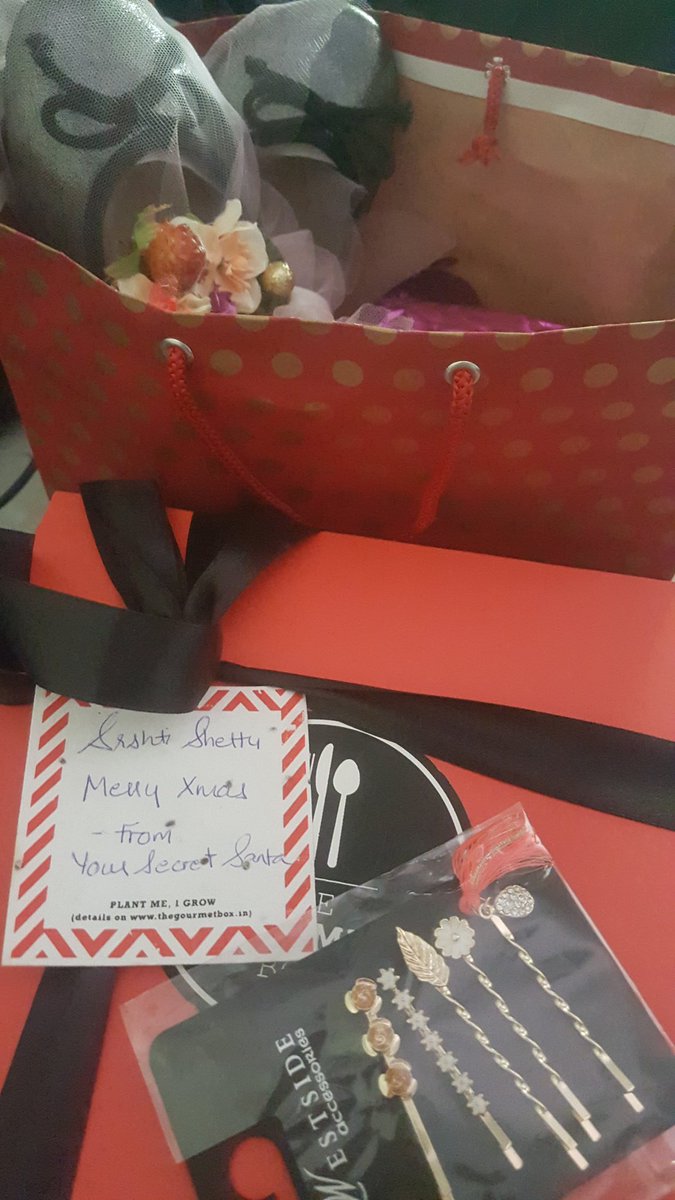 shristi1706's tweet photo. #2016Diary #MerryChristmas2016 #SecretSanta @AbhijeetS13 @ReedishaVarma #Thankyouguys #LotsofLove https://t.co/zBOSrE9QuO