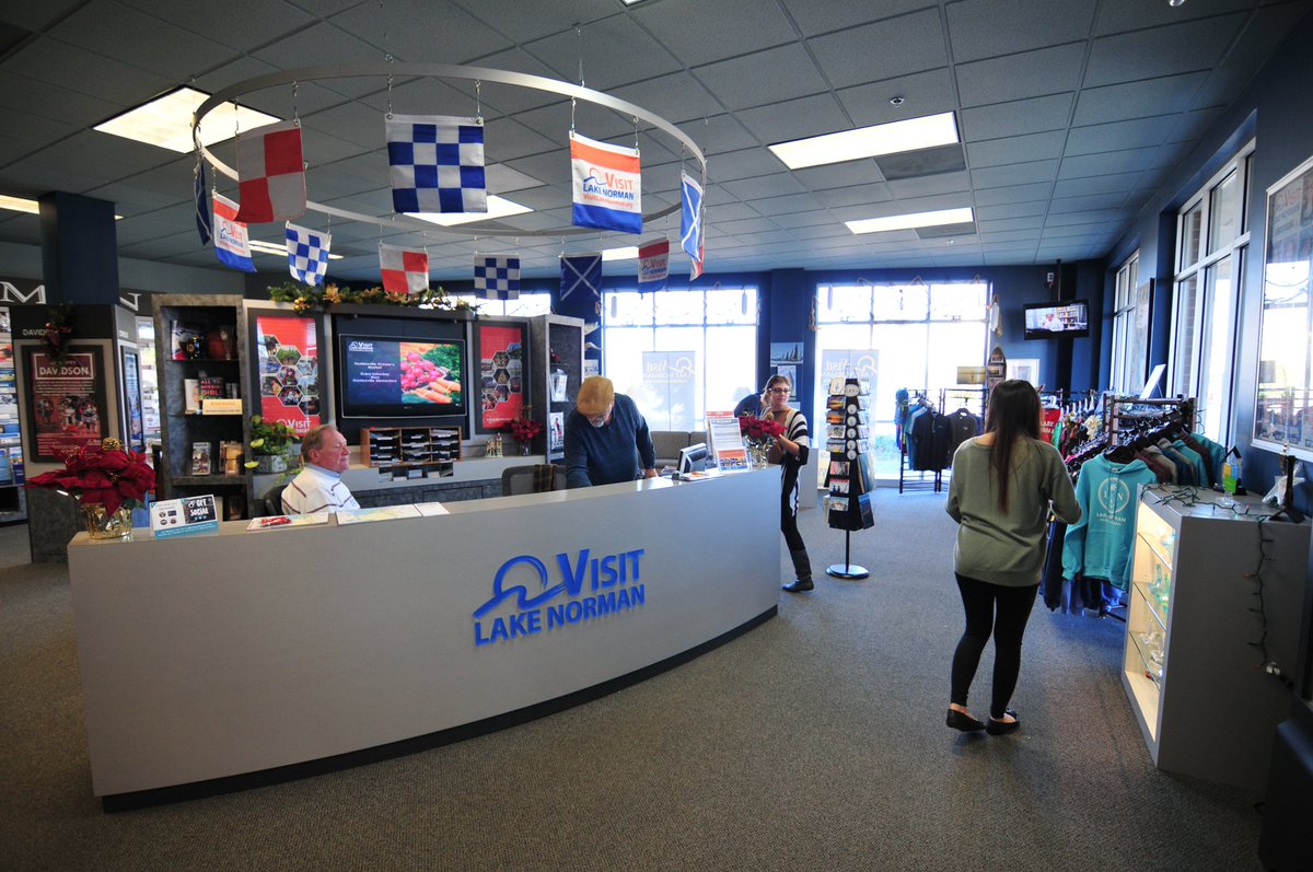 holt_xp's tweet image. Reception area at the newly refreshed Visit Lake Norman Visitor Center #custommillwork #visitorcenter #infocenter #brandedenvironments