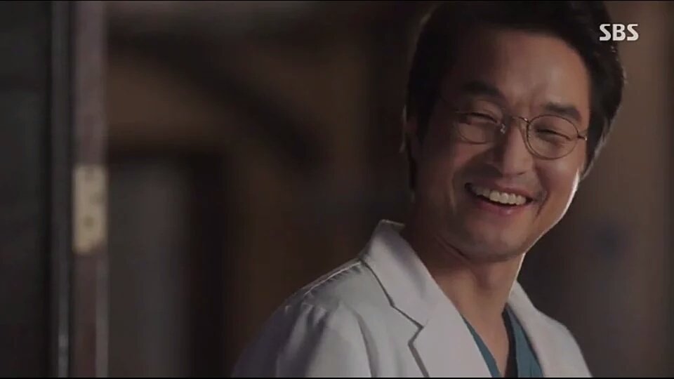 MyKoreanDramaID's tweet photo. Bakal kangen Kim Sabu! #HanSukKyu #RomanticDoctorteacherkim https://t.co/1NgxG98Zig
