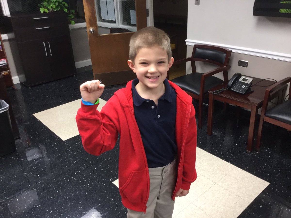 knollwoodelem's tweet photo. Latest #iread40 member! Our club is growing! https://t.co/Ut5ndMa2NN