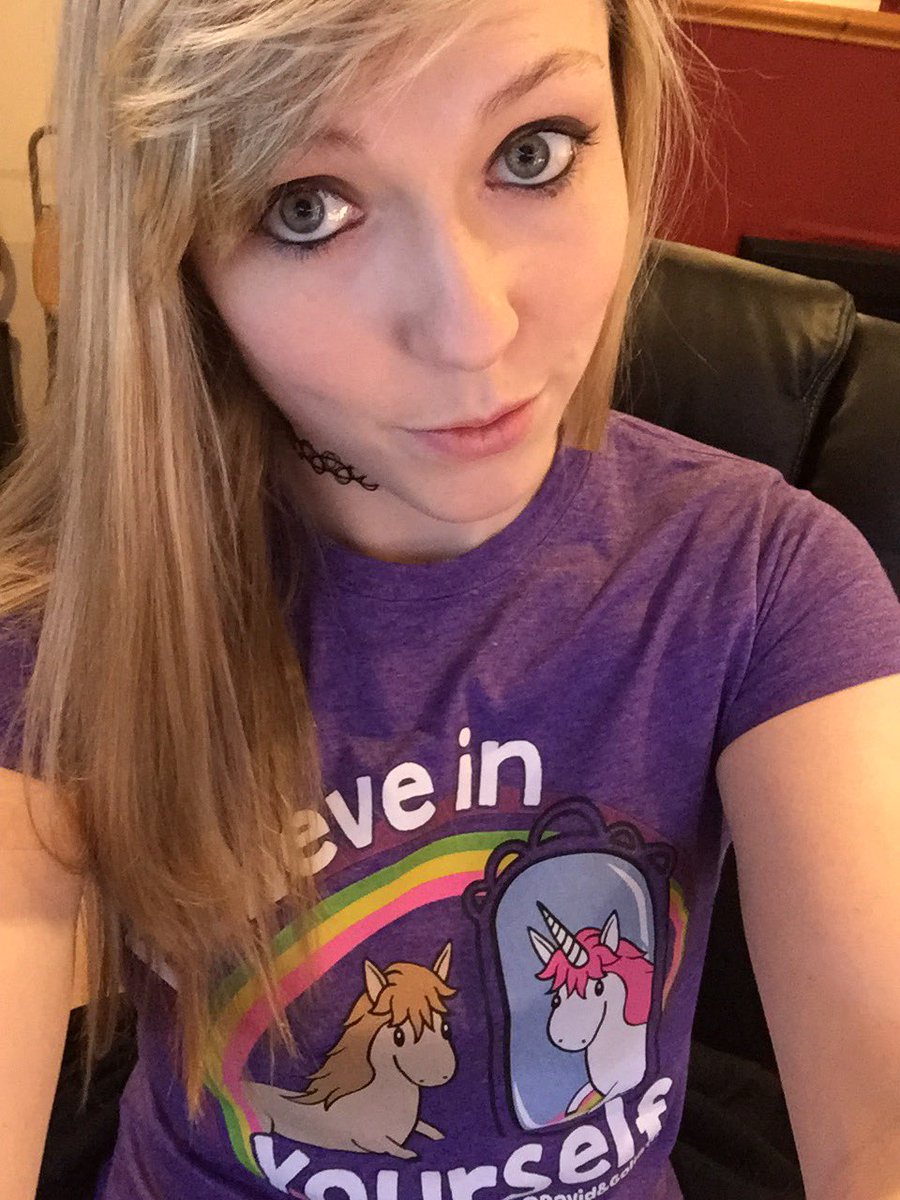 AimlessNationTV's tweet photo. I'm live in today's Tshirt Choice :) #joadette #twitch #girlsoftwitch #csgo #picatee https://t.co/8xfYKZQruH