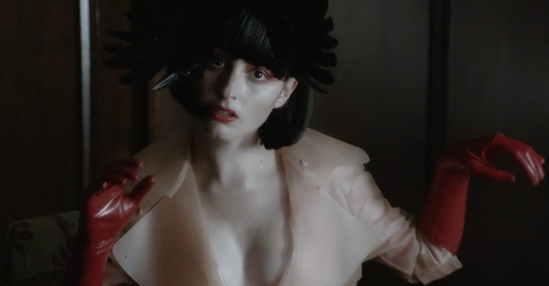 VEVO_Nederland's tweet photo. De video voor #Trainwreck van @hernameisbanks (bekend van o.a. #BeggingForThread) staat online.📽 Check 'm op Vevo! → https://t.co/TrcNskQ5Th https://t.co/Ihq1HbzfND
