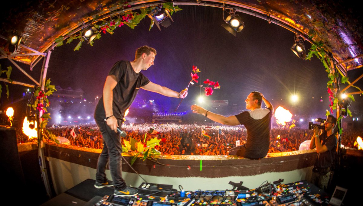 ❤❤ thanks brother!! RT @HARDWELL: Happy birthday @tiesto!! https://t.co/tQgXwT9vNQ