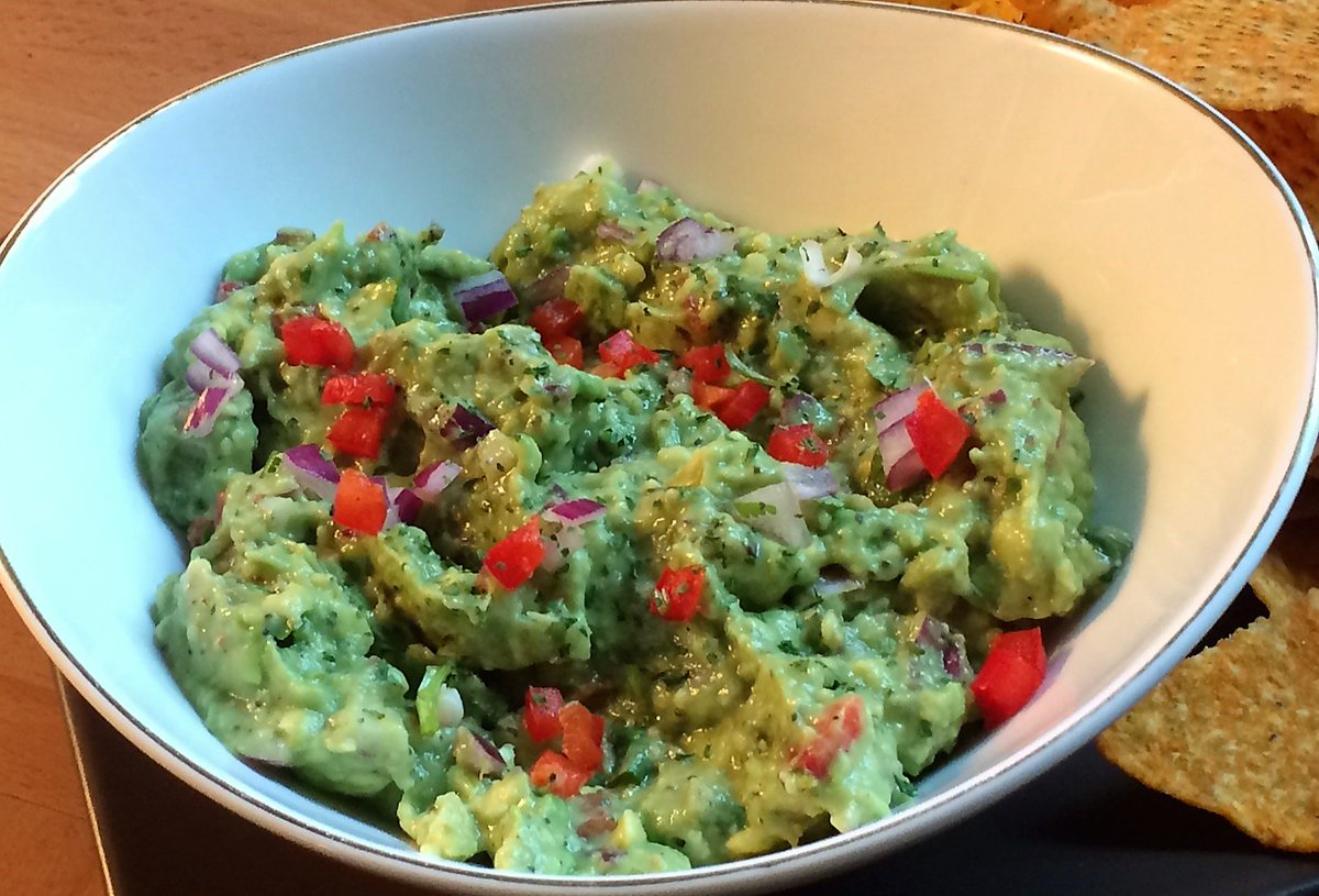 amnasdelectable's tweet photo. Homemade@Fresh Guacamole with Nachos #comfortfood #yum #amnasdelectable https://t.co/v8IXeJAptv