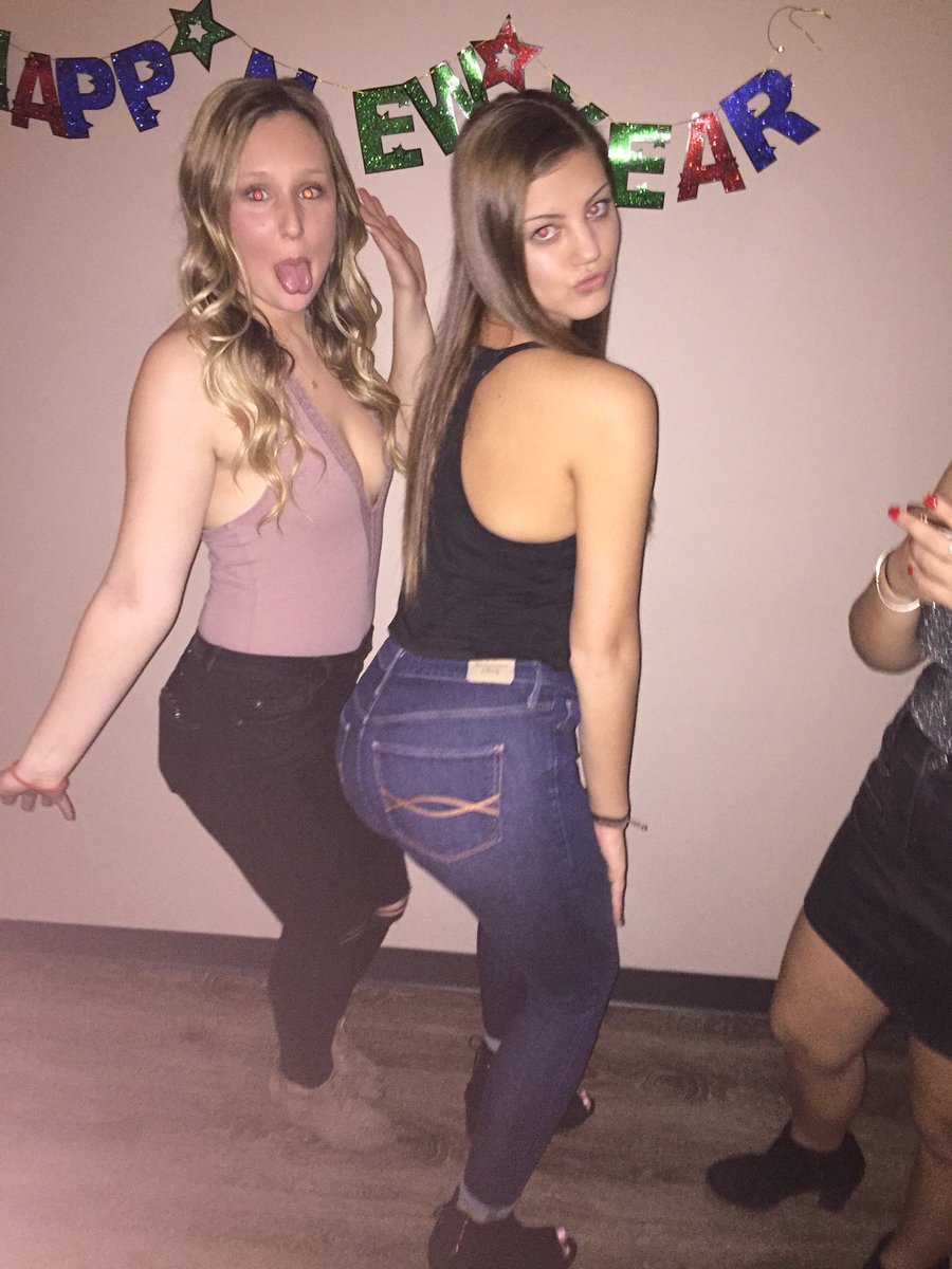 Renee_m22's tweet photo. Happy 21st birthday @RachelxB11 !!!!! Have a great day 😘🍾 https://t.co/BakkbNIf96