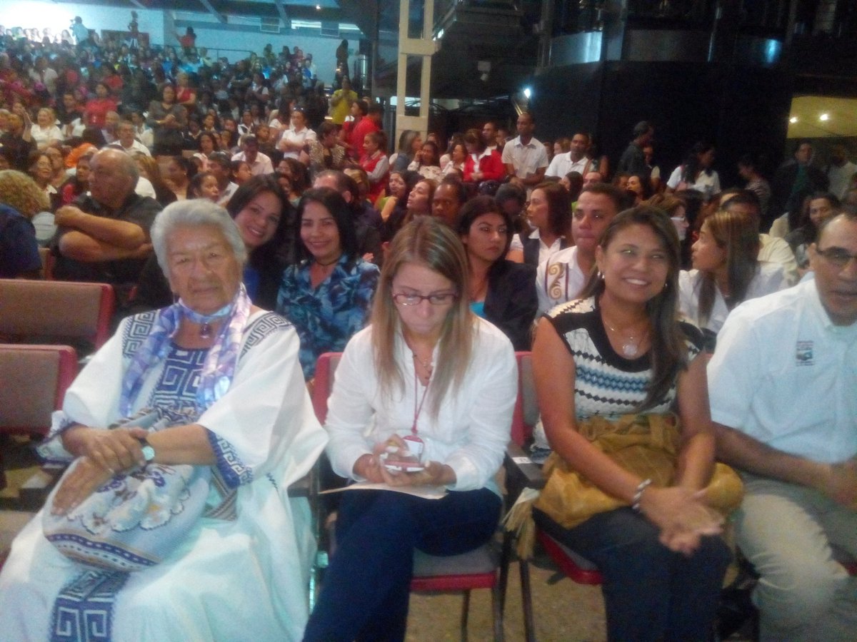 EducacionZEZ's tweet photo. Así esta el Teatro Lía Bermúdez esperando a @JauaMiranda  y @PanchoArias2012  para la Entrega de titularidad a los docentes @prensaeducaz https://t.co/teVoMFkD2f
