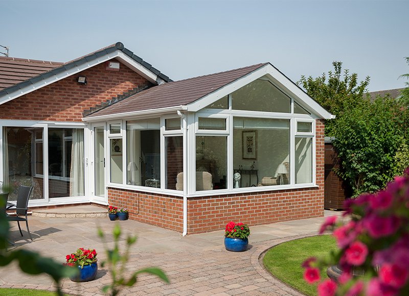 warmroofdirect's tweet photo. The Problem ! The Solution  ! #warmroof #Tiledconservatoryroofs #conservatoryproblems #conservatorysolutions https://t.co/OX3czWQ4P8