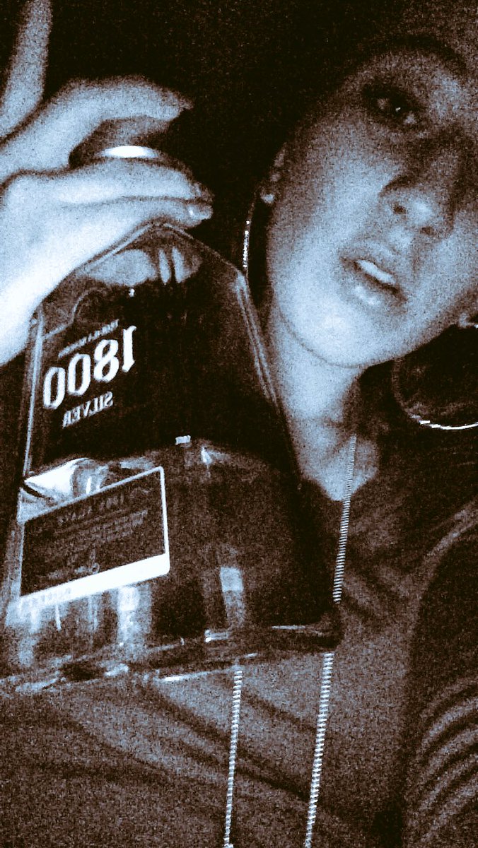 brooktgreen270's tweet photo. Can u fuck with me and that 1800 https://t.co/Kc7nKYVLb6