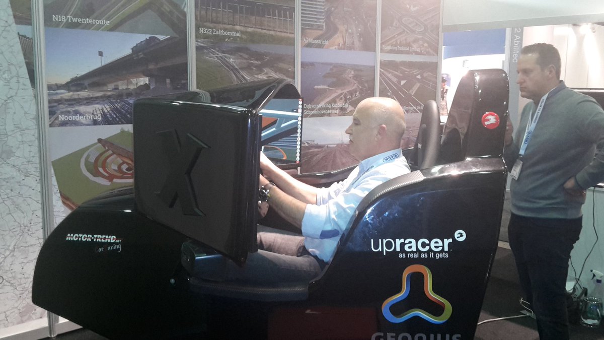 GeoniusEU's tweet photo. Wie verslaat onze directeur @f_bemelmans op #Infratech? Kom gezellig op onze stand 1.523 voor een rit in de racesimulator https://t.co/m6qHbiv27S