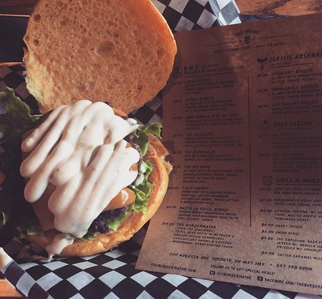 Commander Burger: all beef patty, burgernator sauce, lettuce, tomato, pickles, cheddar cheese 😍
#theburgernator