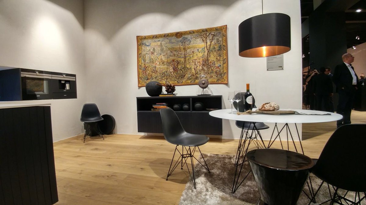 DERKREISnl's tweet photo. Prachtige Logic keukens op de @LivingKitchen beurs. 
Bent u er ook nog vandaag? Bezoek ons dan in hal 4.1 bij stand A040! #livingkitchen17 https://t.co/rUTUjexkTW
