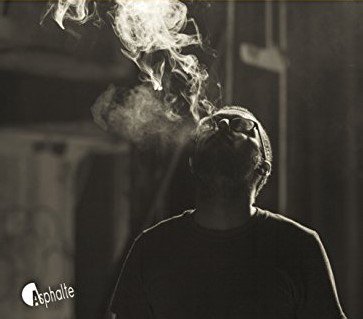 libfly's tweet image. Tout juste publié en janvier chez @asphalte (pour la 2e fois), Aurélie Libfly a lu Chat sauvage en chute libre libfly.com/blog/269/blog-…