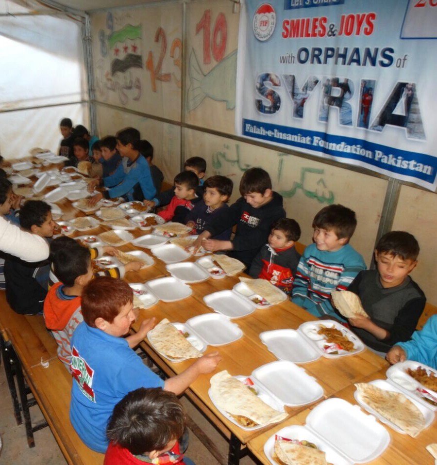 IamUsmanAQ's tweet photo. #ThisYearMayBe Again @FiFPakOfficial Delivers Memorial Smiles To #Syria Child 
#FIFINSyria #FIFPakistan https://t.co/x5Kgv80Wiy