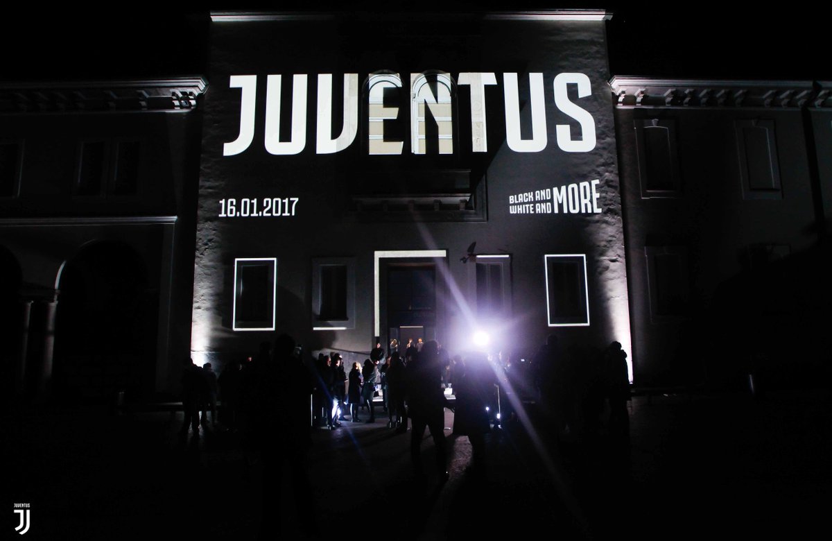 juventusfc's tweet photo. Black and white. ⚪️⚫️ And MORE. Gli ospiti della serata 📷 #2beJUVENTUS  https://t.co/oCMeXtfrOx https://t.co/XBXz4bJH5W