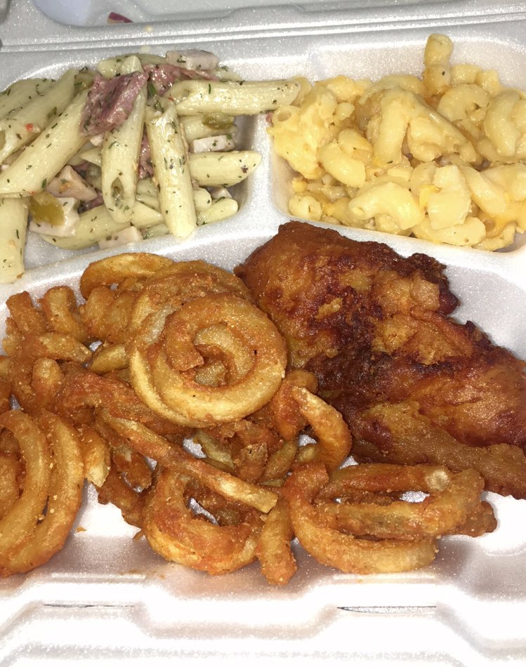 Gunz_N_Rosez_'s tweet image. i well never understand how y'all kids that live on campus survive with this food 😩😩😩😩😩