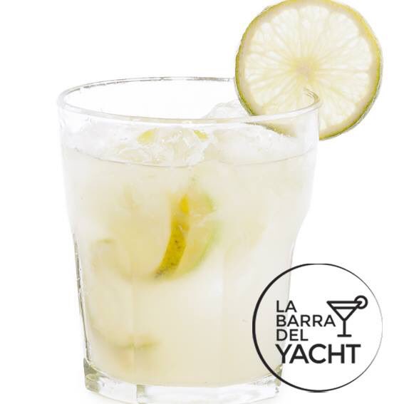 Yachtptomadero's tweet photo. #Cocktails #Clásicos #LaBarradelYACHT 🍹 🍸 🍹 🍸 🍹 🍸
Caipiroska: Lima + Vodka + Azúcar + Hielo
https://t.co/65NMM0mole | @YACHTptomadero https://t.co/3mGMxC1toh