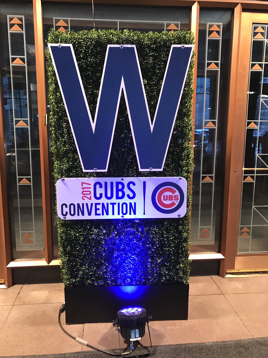 crawlyscubs's tweet photo. Pictures from Friday night, preopening ceremony #Cubs #CubsCon2017 Part 1 https://t.co/ARGVk3phFy