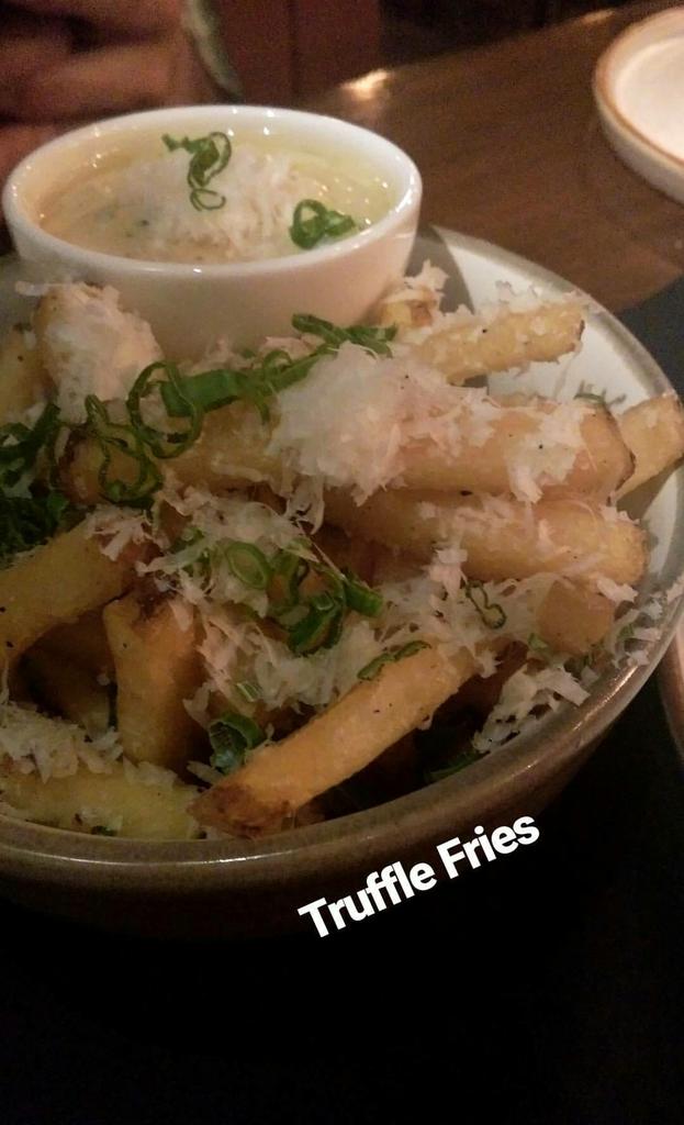 TheWickedSoul_'s tweet photo. Reviewing #OneStreetOver some scrumptious food on the menu by @chefkelcheung 
#FoodReview #FoodBlogger #Food #Foodie https://t.co/JO11gsqYVI
