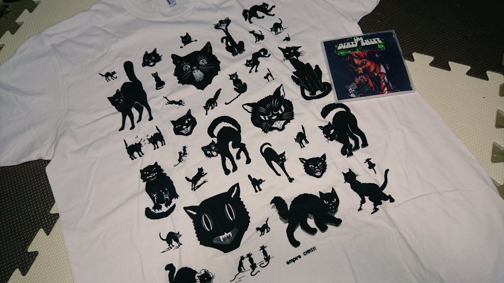 boobooriders's tweet photo. やっと届いた🎵
猫TシャツとハードコアなBMXブランドのDVD(* ̄∇ ̄*)
#BONEDETH
#BMX https://t.co/LThQNdH2C1