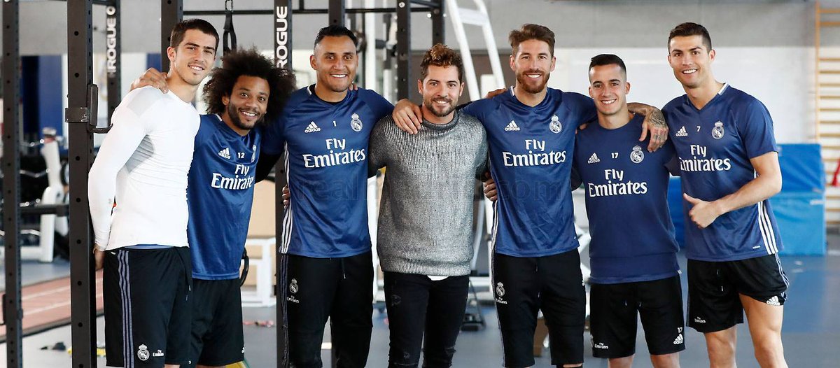 realmadriden's tweet photo. 🎤🎸🇪🇸
Spanish singer @davidbisbal paid us a visit at #RMCity for today's training session!

MORE 👉 https://t.co/16QK2SJUyt

#HalaMadrid https://t.co/r0eqtLVV7m