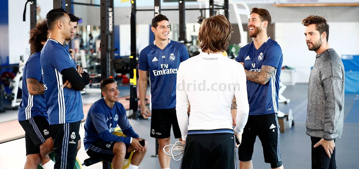 realmadriden's tweet photo. 🎤🎸🇪🇸
Spanish singer @davidbisbal paid us a visit at #RMCity for today's training session!

MORE 👉 https://t.co/16QK2SJUyt

#HalaMadrid https://t.co/r0eqtLVV7m