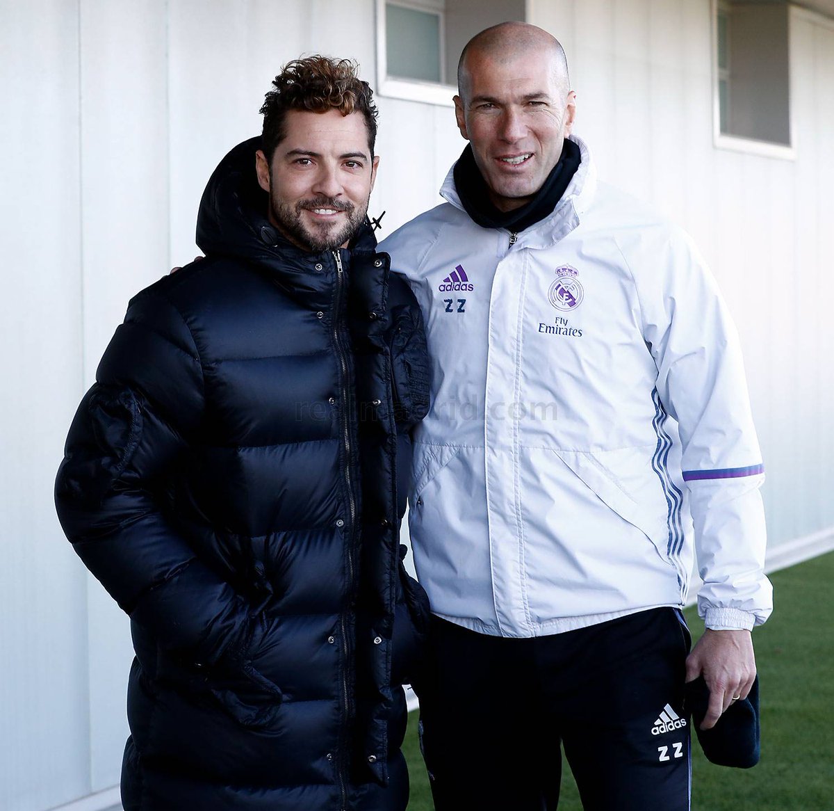realmadriden's tweet photo. 🎤🎸🇪🇸
Spanish singer @davidbisbal paid us a visit at #RMCity for today's training session!

MORE 👉 https://t.co/16QK2SJUyt

#HalaMadrid https://t.co/r0eqtLVV7m