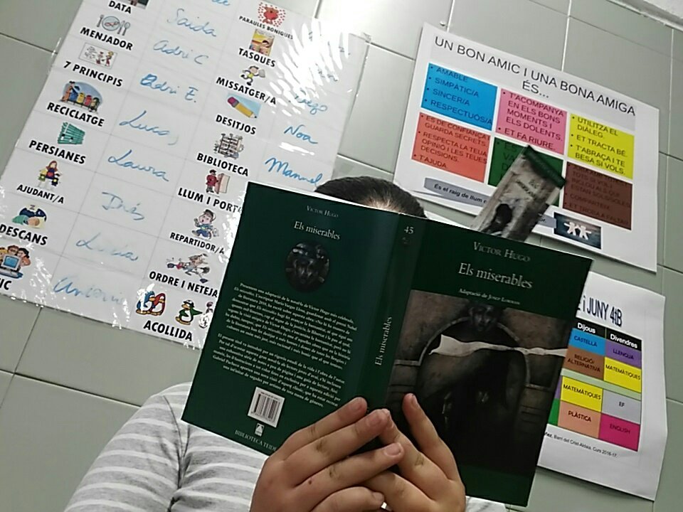 tertulianes4tB's tweet image. #CECVContemLecturaAVL Llegim en format paper, ens encanta!